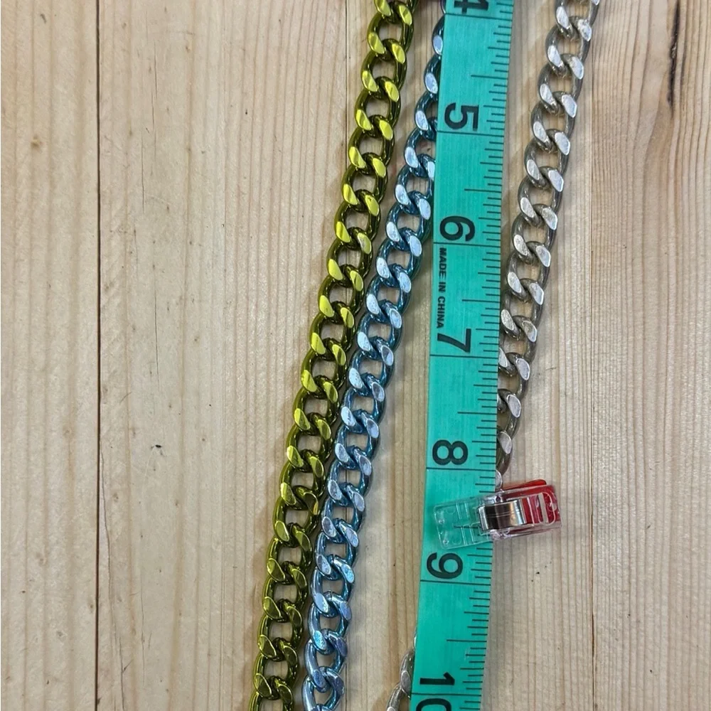 Multicolor Chain Belt Strap with Clasp for Belts. Good Condition. 2000’s